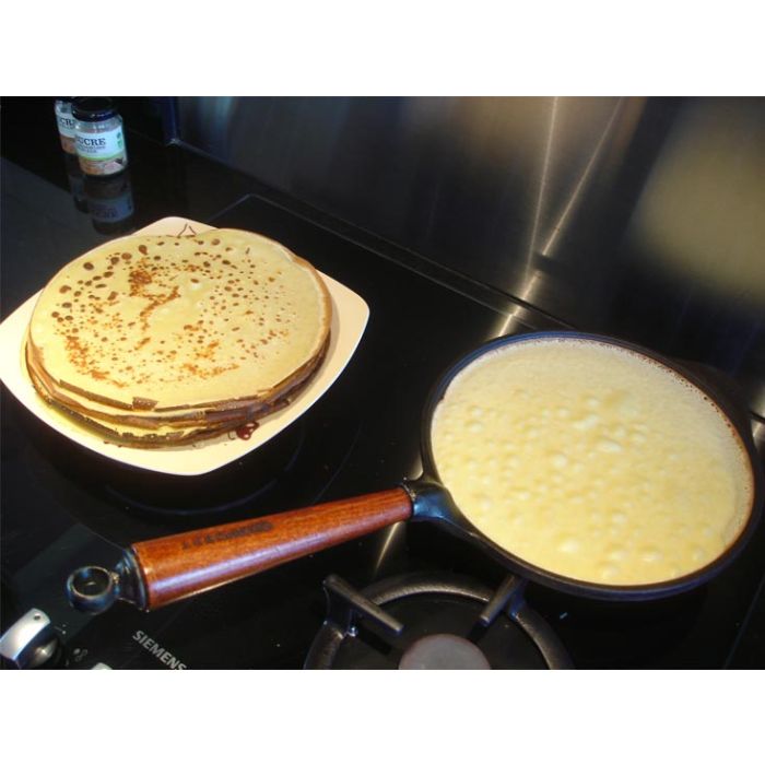 Crêpière en fonte Ø22cm Skeppshult - Poignée hêtre et râteau à crêpe