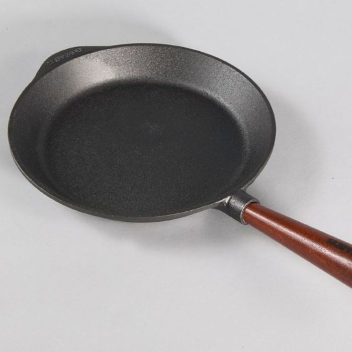 Poele a frire en fonte Ø 26 cm - Poignée hêtre