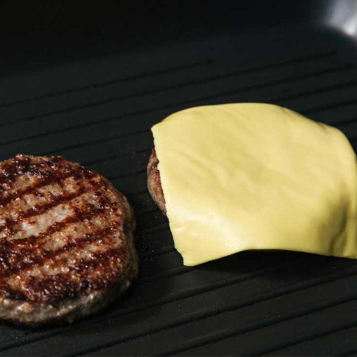 Planche à découper, couteau céramique et raclette à fromage