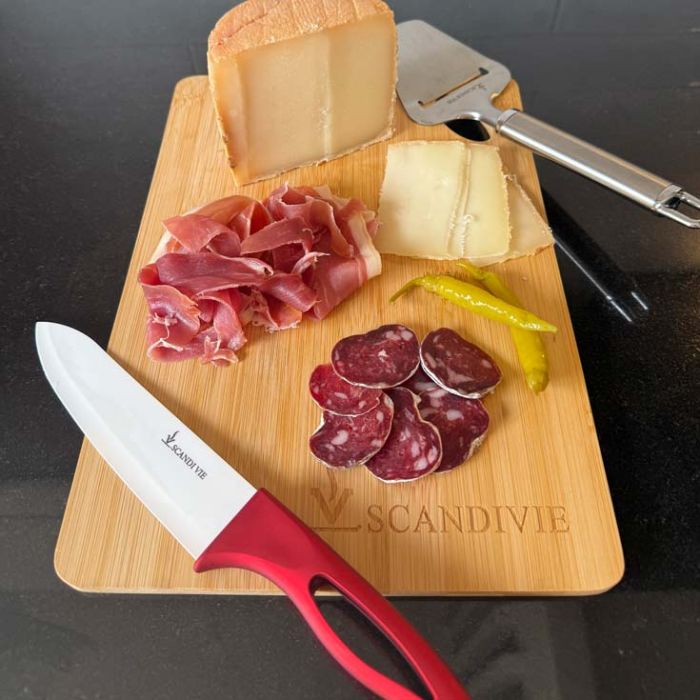 Planche à découper, couteau céramique et raclette à fromage