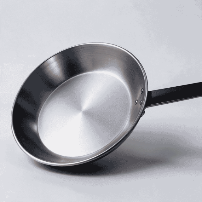 Poêle en fer 24 cm
