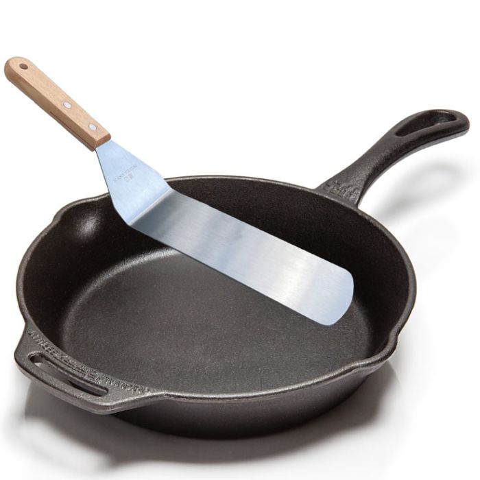 Poêle en fonte 28cm + spatule inox