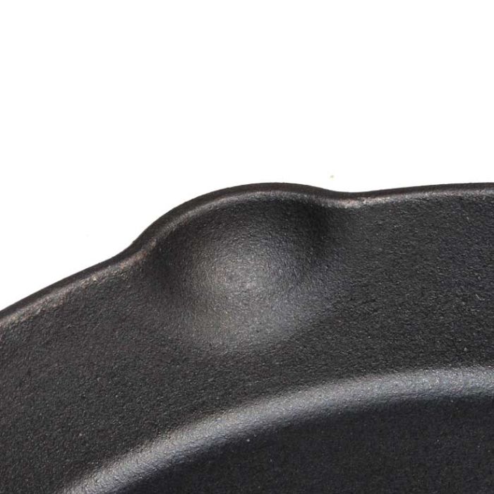 Plat en fonte Ø 28 cm
