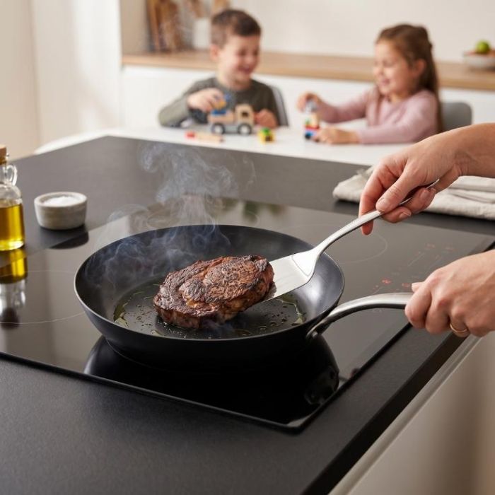Poêle à frire 28 cm PREMIUM - Fer préculotté