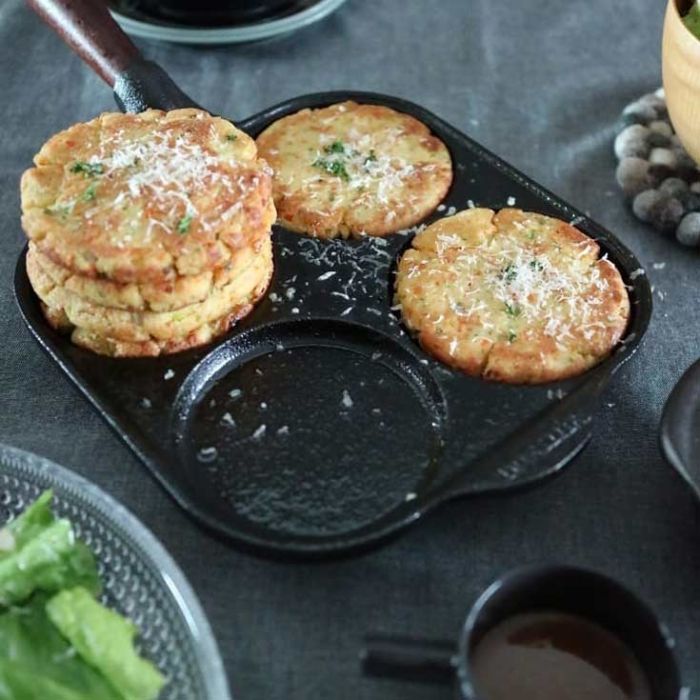 Poele à pancakes / oeufs carrée-4 moules ronds