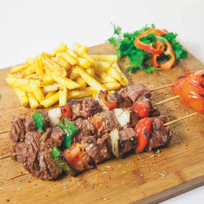 Brochettes de boeuf sur plancha en fonte