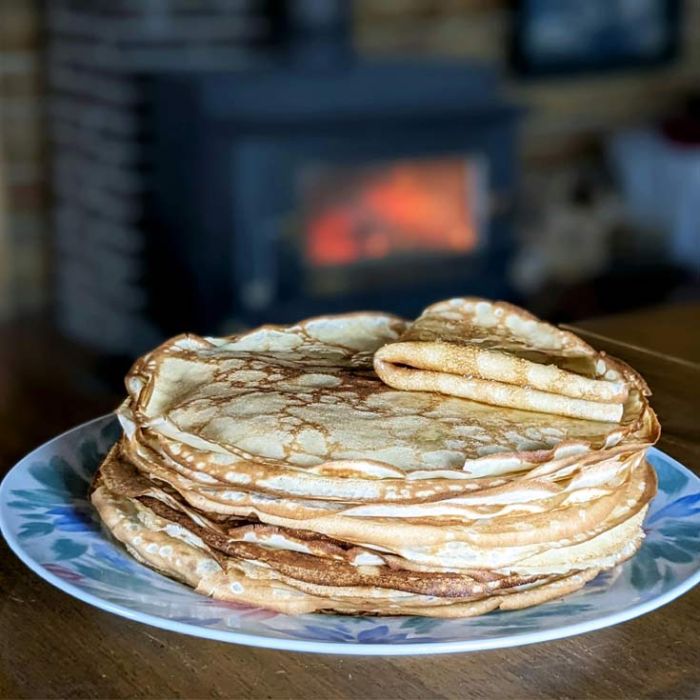 Crepiere poignée hêtre avec râteau à crêpe