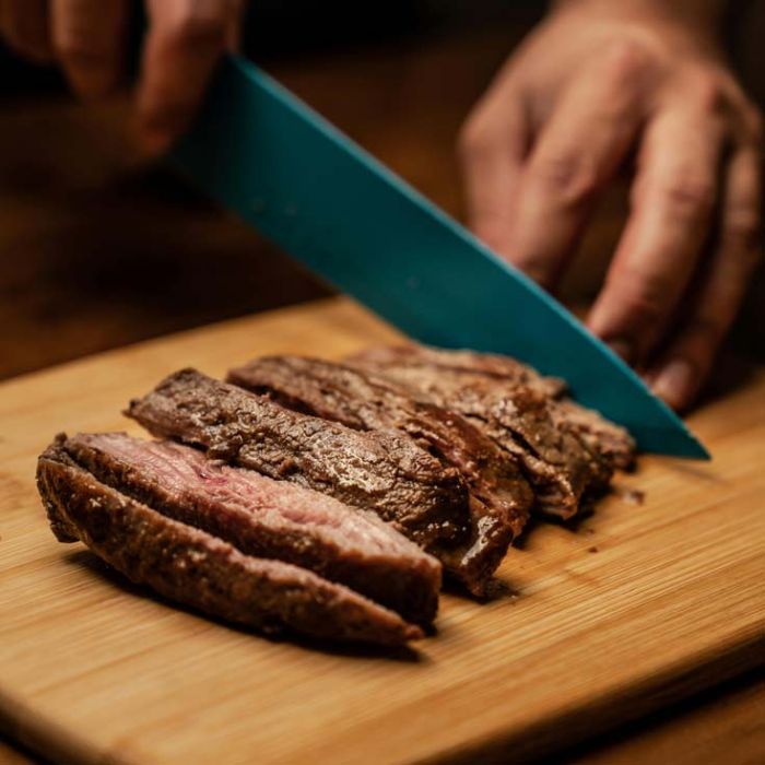 Planche à découper pour présentation de viande
