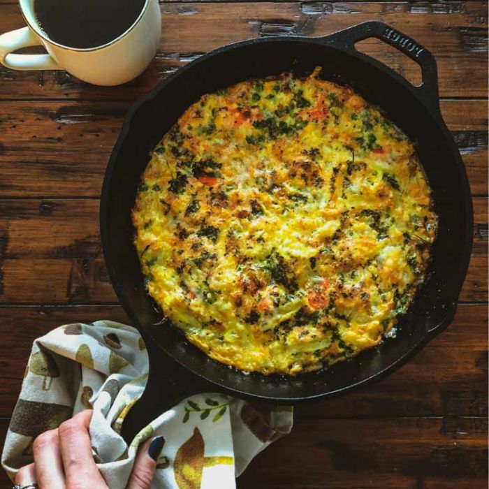 Gratin de légumes au four dans poêle fonte