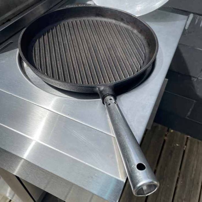 Poele grill Ø 28 Reconditionnée - Poignée inox main product photo