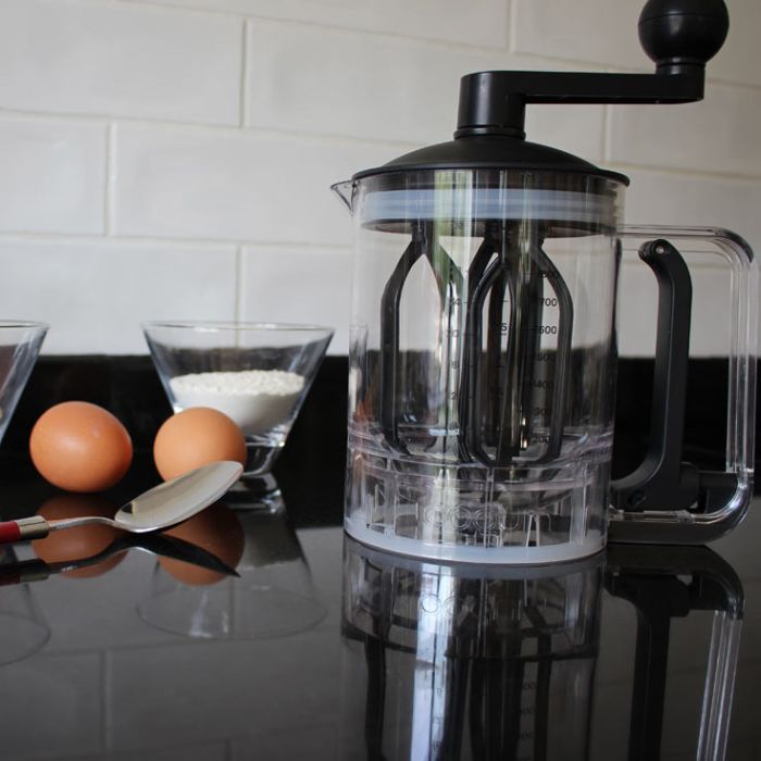 Distributeur mélangeur batteur de pâte crêpe Bodum