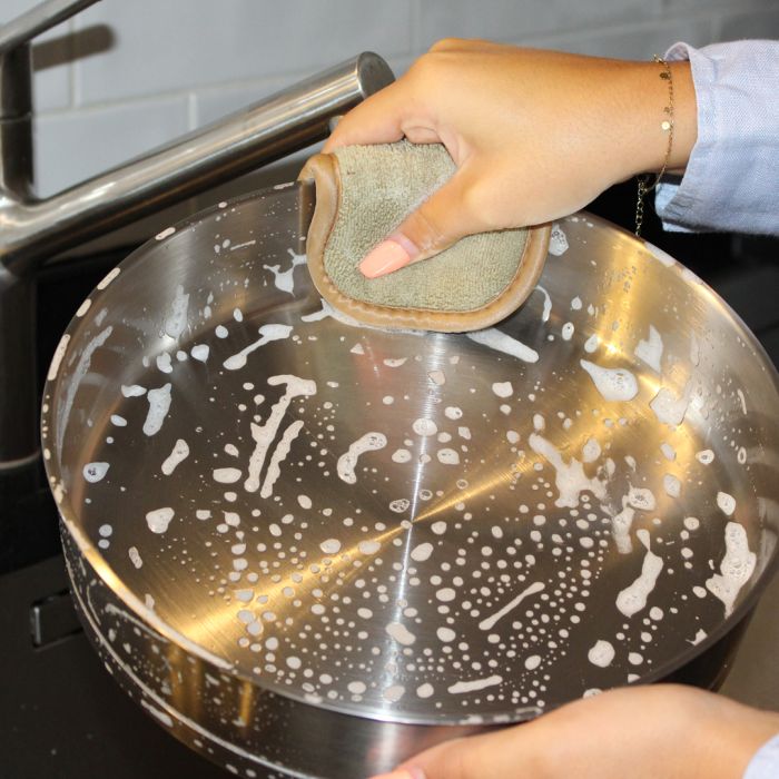 Eponge vaisselle absorbante coté grattoir et microfibre