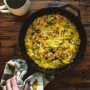 Gratin de légumes au four dans poêle fonte