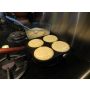 preparation de blinis dans poele 4 moule