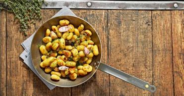 Comment cuire des pommes de terre dans une poêle en fer ?